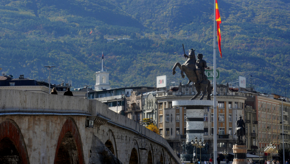 EVROPSKI ČELNICI ČESTITALI MAKEDONIJI NA USVAJANU FRANCUSKOG PREDLOGA U Skoplju se očekuje obraćanje premijera Kovačevskog