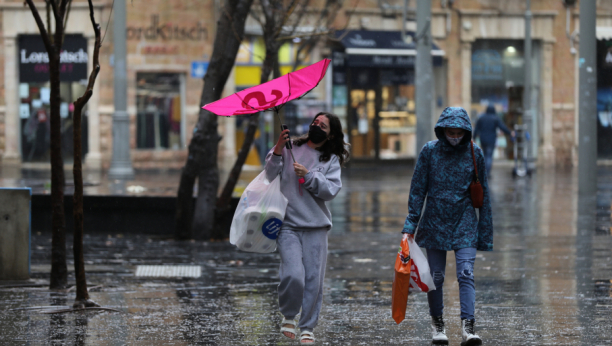 RHMZ IZDAO HITNA UPOZORENJA ZA OVAJ VIKEND Očekuje nas opasno vreme, a u ovom delu Srbije biće udari vetra orkanske jačine!