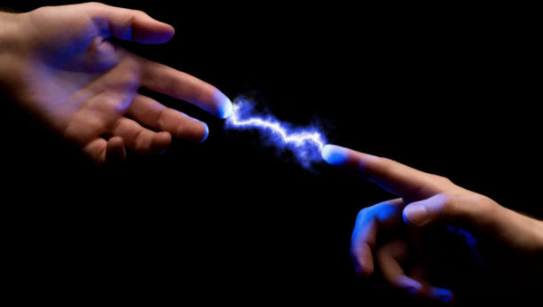 Svi smo ovo nekad osetili: Zašto dolazi do elektriciteta u prstima?
