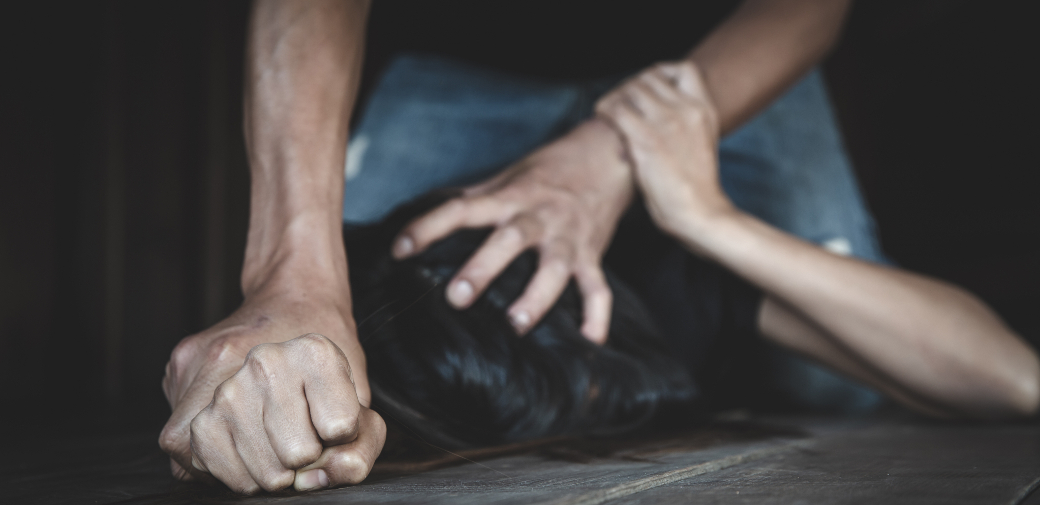PODIGNUTA OPTUŽNICA U PROKUPLJU Muškarac odvukao ženu u šljivik, pa pokušao da je siluje