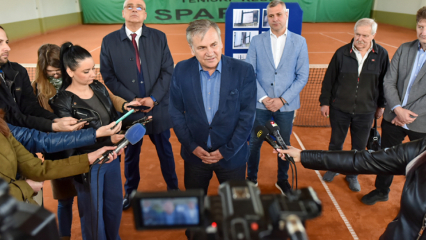 Pokrajinski sekretar Basta i gradonačelnik Bakić obišli rekonstruisanu tenis halu TK Spartak