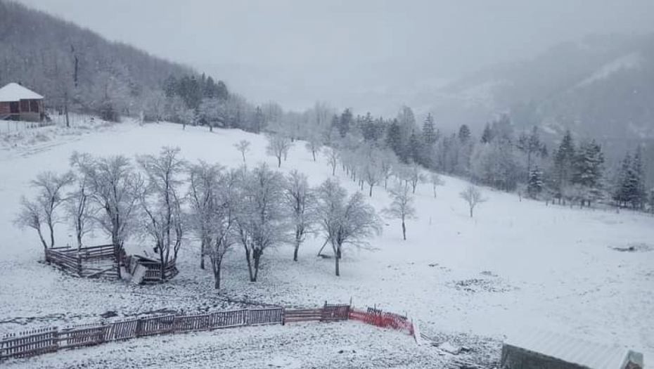 ZIMA SE JOŠ NE PREDAJE Iako je stiglo proleće, sneg na Zlatiboru i u Novoj Varoši (VIDEO)