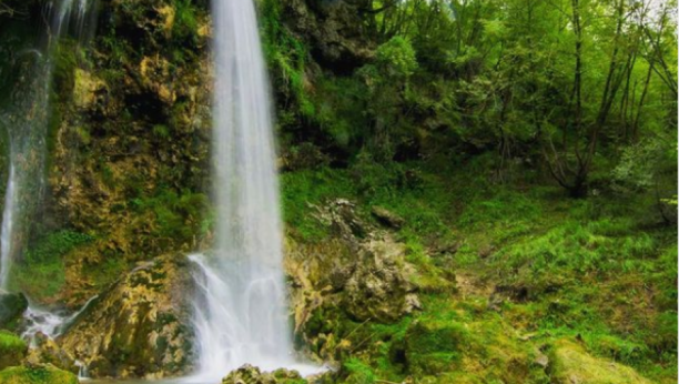 MESTO GDE SE KUPAJU VILE I ZAUVEK POVEZUJU ZALJUBLJENI Ovde se stvara jedan od najvećoh vodopada u Srbiji