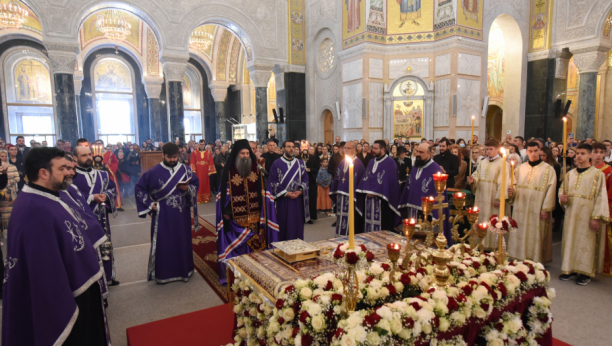 VASKRŠNJA LITURGIJA Patrijarh Porfirije u ponoć služi u hramu Svetog Save