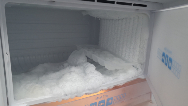 PROVERENO RADI, PROBAJTE: Nikada vam se led neće gomilati u frižideru, tajna je u jednoj supstanci