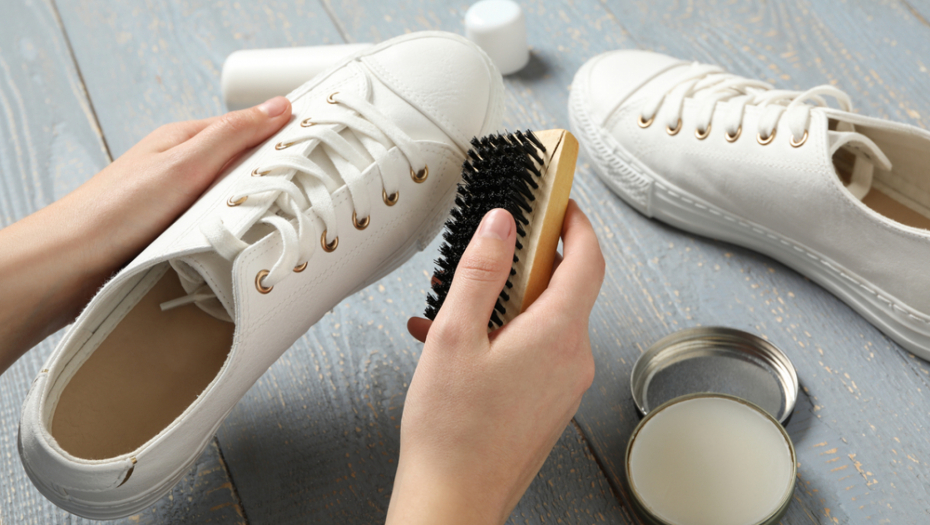 Super trik: Kako da očistite svetlu obuću, a da ne ostanu svetle fleke?