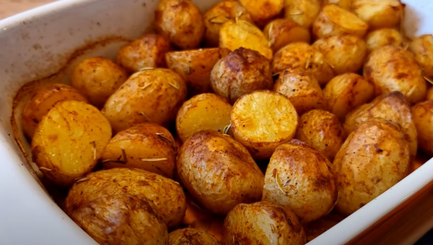 Neodoljiv ukus: Ovo je najbolji način za pripremu mladih krompirića