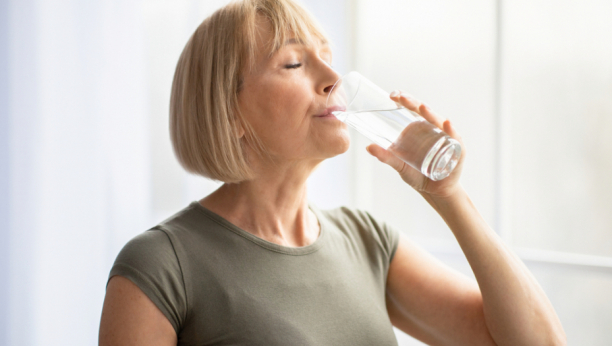 DA LI ZNATE Šta se dešava vašem telu kada odmah ujutru popijete čašu vode