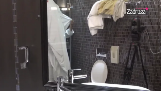 KABINA SE TRESLA Divljačka akcija Dalile i Filipa Cara, odzvanjao toalet, snimak šokirao sve (VIDEO +18)