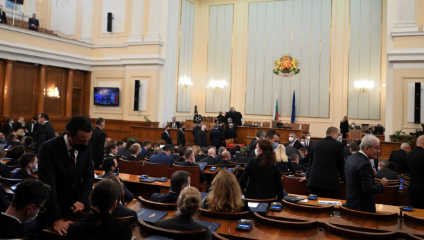 KOMŠIJE HOĆE DA SE UKLJUČE U RAT! Parlament doneo odluku: Poslati vojnu pomoć Ukrajini!