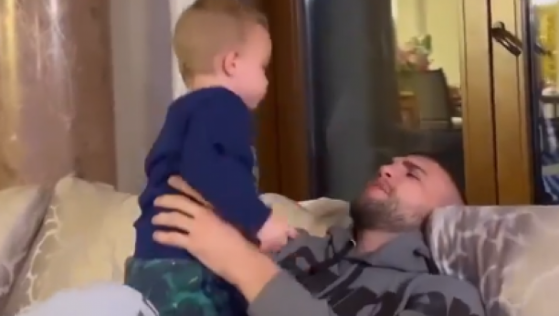 EMOTIVNI VIDEO VELJKA I MALOG ŽELJKA Ražnatović snimio kako se igra žmurke sa sinom, a reakcija njegovog naslednika je sve oduševila (VIDEO)
