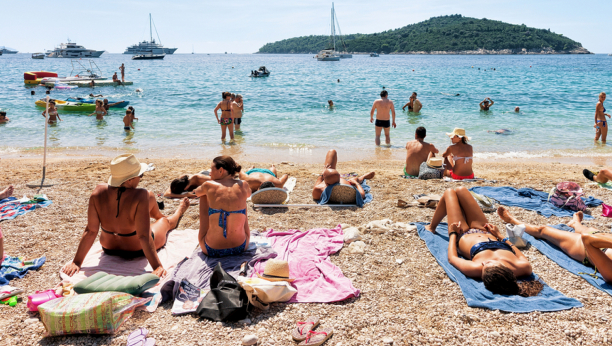 OPASNOST VREBA IZ VODE U GRČKOJ Turisti preplašeni, ovo su simptomi, budite oprezni ako ovde idete na more (FOTO)