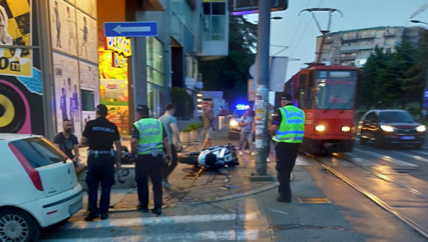 SAOBRAĆAJNA NEZGODA Motorista povređen u sudaru u Požeškoj ulici na Banovom brdu (VIDEO)