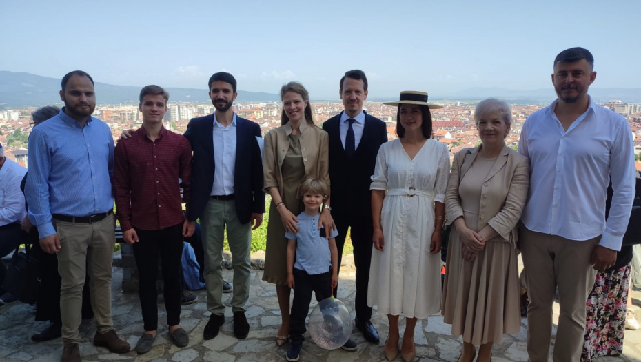 KOSOVO I METOHIJA SU SVETA SRPSKA ZEMLJA Princ Filip Karađorđević i princeza Danica posetili Prizren, veličanstven doček kraljevskog para (FOTO)