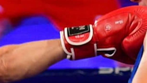 KAKVA ULIČNA TUČA Irski bokser složio 15 Turaka u sekundi, nijednom ga nisu zakačili - Udarci sevali ko munje (VIDEO)