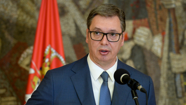 VELIKO PRIZNANJE ZA PREDSEDNIKA Vučić primio od Društva lekara Vojvodine "Hipokratovu medalju" za zasluge u unapređenju zdravstva