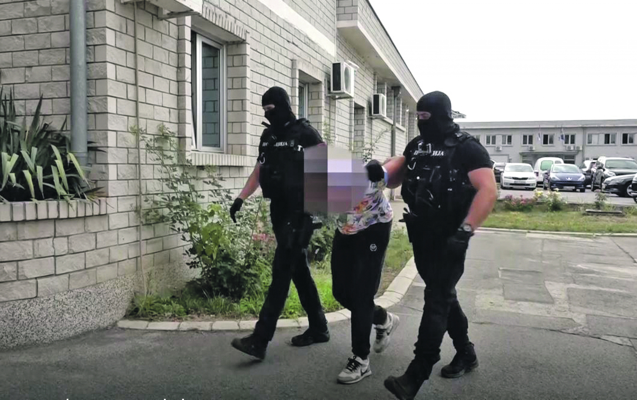 TV VODITELJKA UZIMALA 120 EVRA ZA SAT SE*SA! Policija uhapsila petoricu makroa iz Beograda zbog podvođenja devojaka (FOTO)
