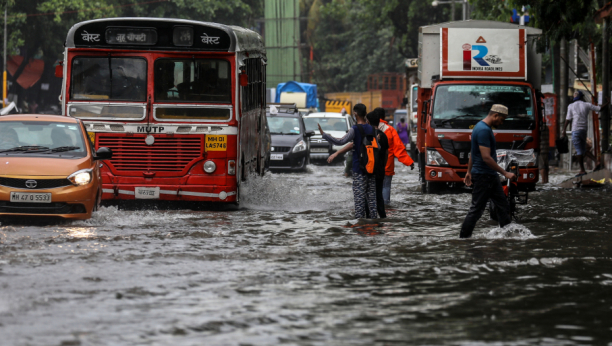 CRVENO UPOZORENJE Obilne padavine i poplave u Mumbaju (FOTO)