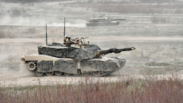 ŠTA TO RADI NATO? Američki tenkovi stižu u Evropu!