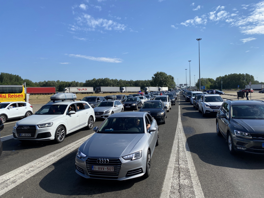 AMSS UPOZORAVA! Pojačan intenzitet saobraćaja na putevima Srbije, oprez u vožnji