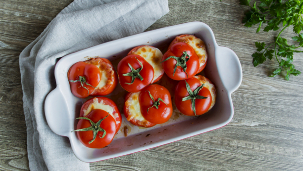 Brza večera: Punjeni paradajz (RECEPT)