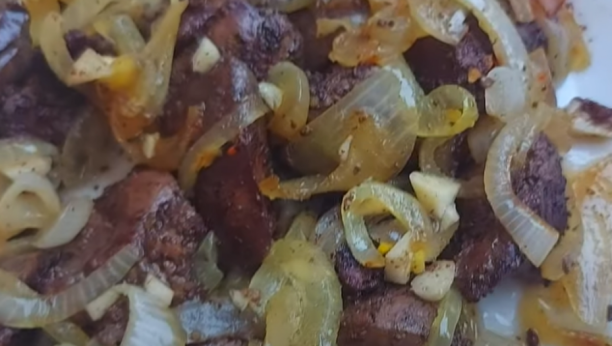 KUVANO JELO GOTOVO ZA PETNAEST MINUTA Ukoliko ste ljubitelj mesa, napravite ovaj ukusan obrok (VIDEO)