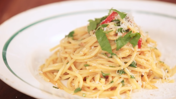 RECEPT ČUVENOG ĐENARA KOTALDA: Kuvar otkrio najlakši način da spremite preukusne špagete za tili čas