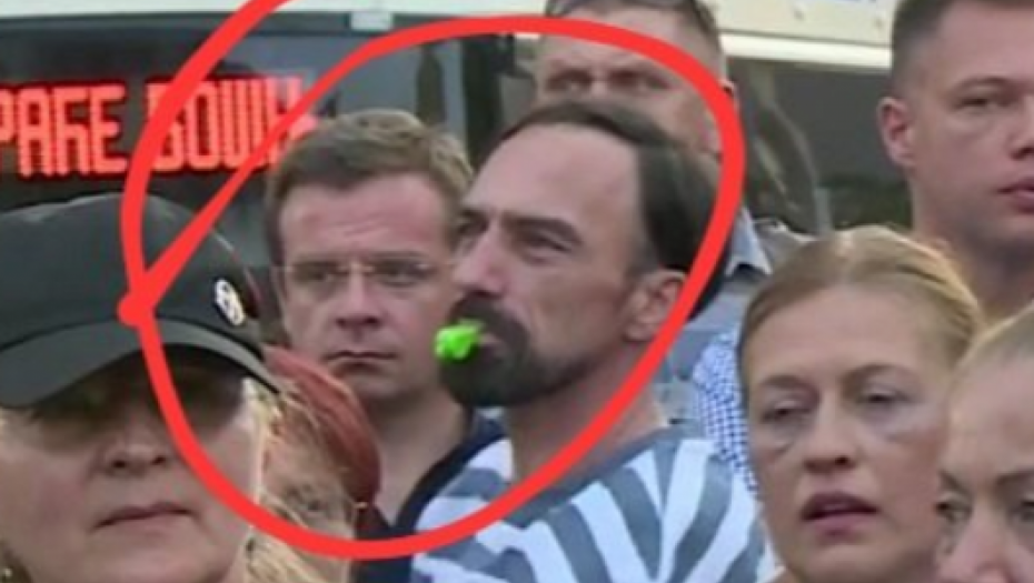 UVEO SANKCIJE RUSIJI, PA NA PROTEST! I advokat Čedomir Stojković u Novom Sadu (FOTO)
