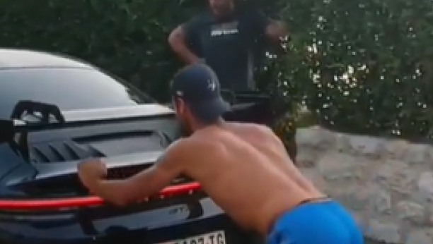 NOVAK KAO ROKI BALBOA Đoković je zver, pogledajte kako gura automobil kroz ulicu (VIDEO)
