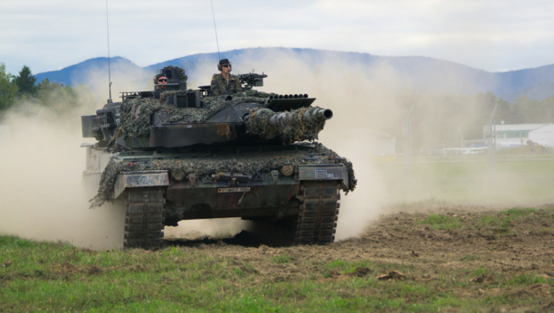 ZAŠTO UKRAJINA OČAJNIČKI TRAŽI BAŠ OVAJ TENK? Evo koje zemlje poseduju Leopard 2 i u čemu su njegove komparativne prednosti (VIDEO)