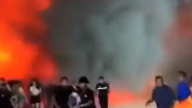 (UZNEMIRUJUĆI VIDEO) LJUDI GORE U POŽARU Vatra progutala klub na Tajlandu, najmanje 13 stradalo