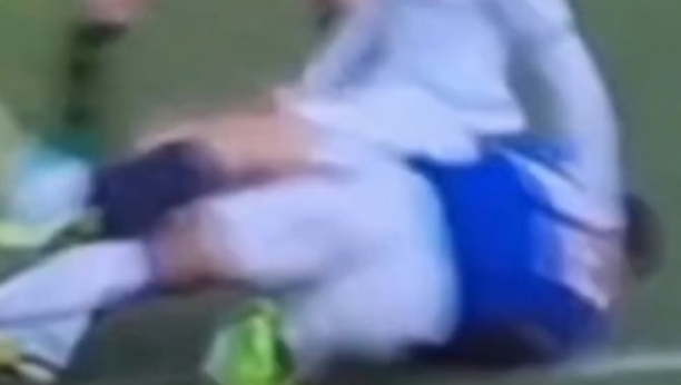 JEZIV PRIZOR NA MEČU ČELSIJA Štoper Evertona iznet na nosilima sa terena (VIDEO)