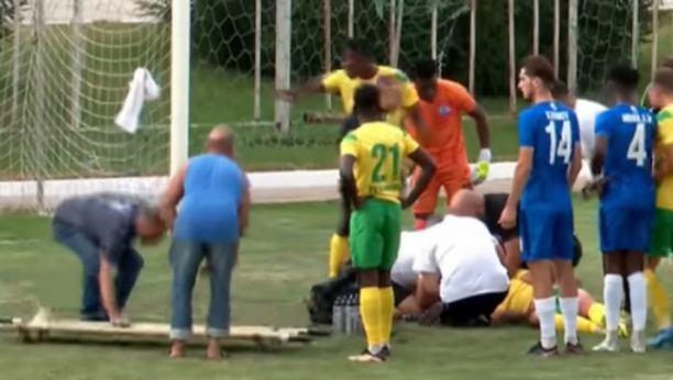 LEKARI POJURILI NA TEREN DA MU SPASU ŽIVOT Holandski fudbaler sudario se sa protivničkim golmanom (VIDEO)