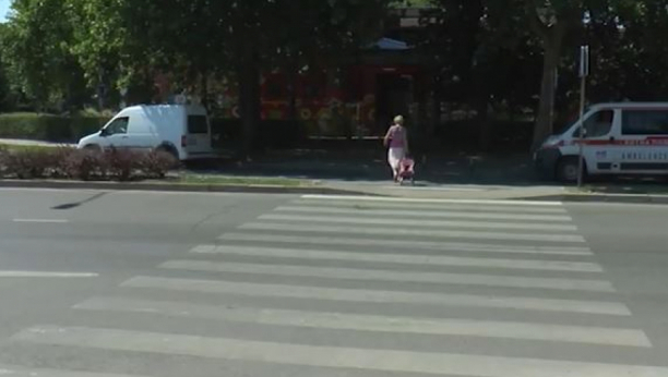 DRAMA NA VOŽDOVCU Devojčicu (11) oborio automobil na pešačkom, prevezena u Tiršovu!