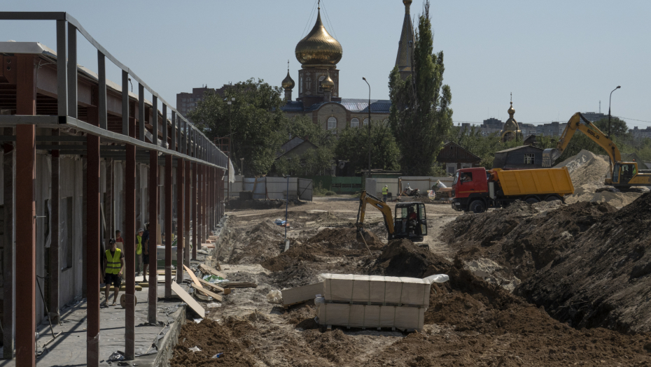 MARIJUPOLJ ŽIVI NOVI ŽIVOT U "Ukrajinskom Staljingradu" se gradi na sve strane, ljudi idu na plaže, rade pekare i gradski prevoz