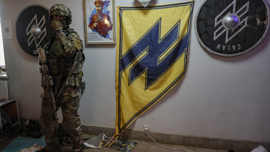 RITER UPOZORAVA Američke vlasti otvoreno pomažu ukrajinskim nacistima (VIDEO)