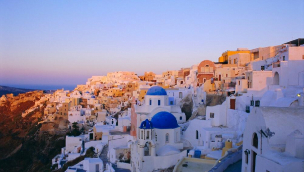 IZNENADIĆETE SE ŠTA SIMBOLIZUJU Evo zašto Grci farbaju kuće u belo i plavo