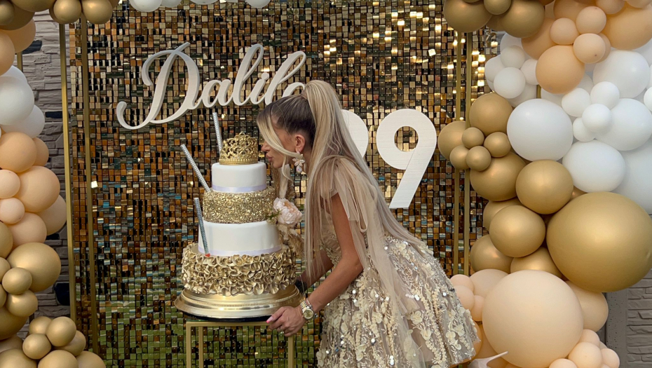 VATROMETI PRŠTALI NA SVE STRANE Gala slavlje Dalile Dragojević, sve je bilo u zlatnom stilu (FOTO)