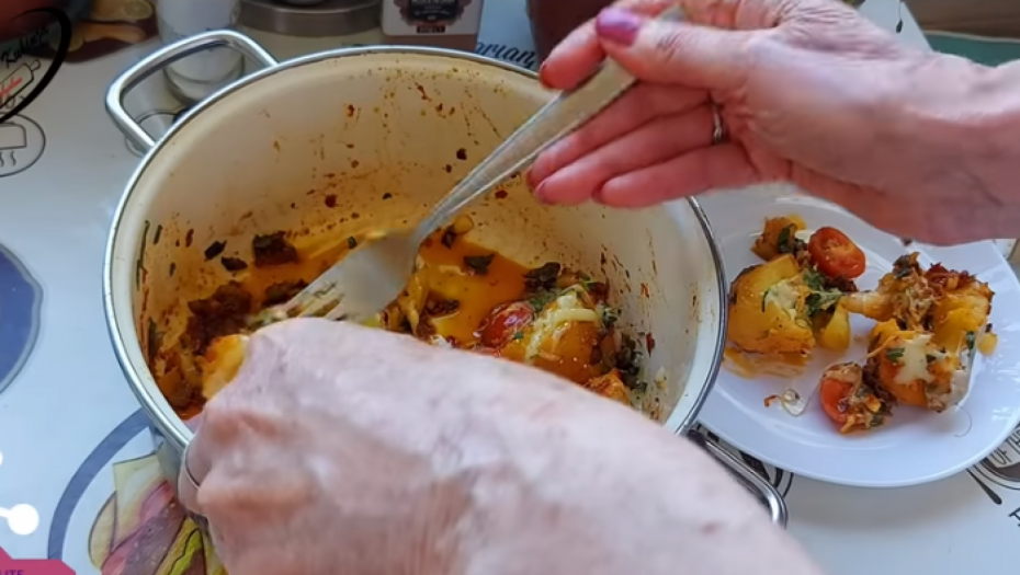 NOVI RECEPT KOJI MORATE DA PROBATE Prženi krompiri na malo drugačiji način (VIDEO)