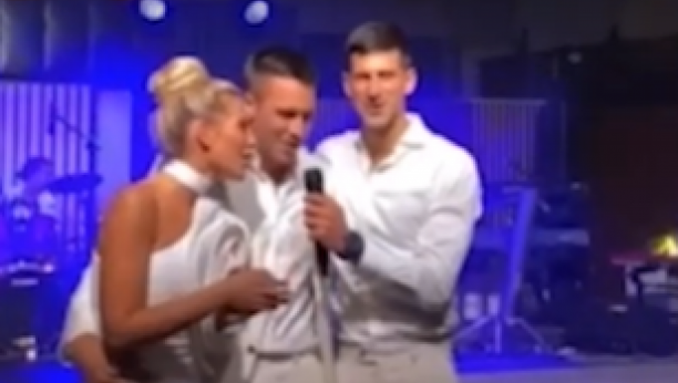 KADA NOLE ZAPEVA, SVI PADAJU U TRANS Novak uzeo mikrofon od Sergeja Ćetkovića i oduševio goste na svadbi brata Đorđa (VIDEO)