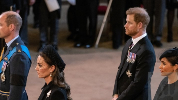 SAMO U BRITANIJI! Dvostruki seksualni napad tokom posmrtne ceremonije kraljice Elizabete!