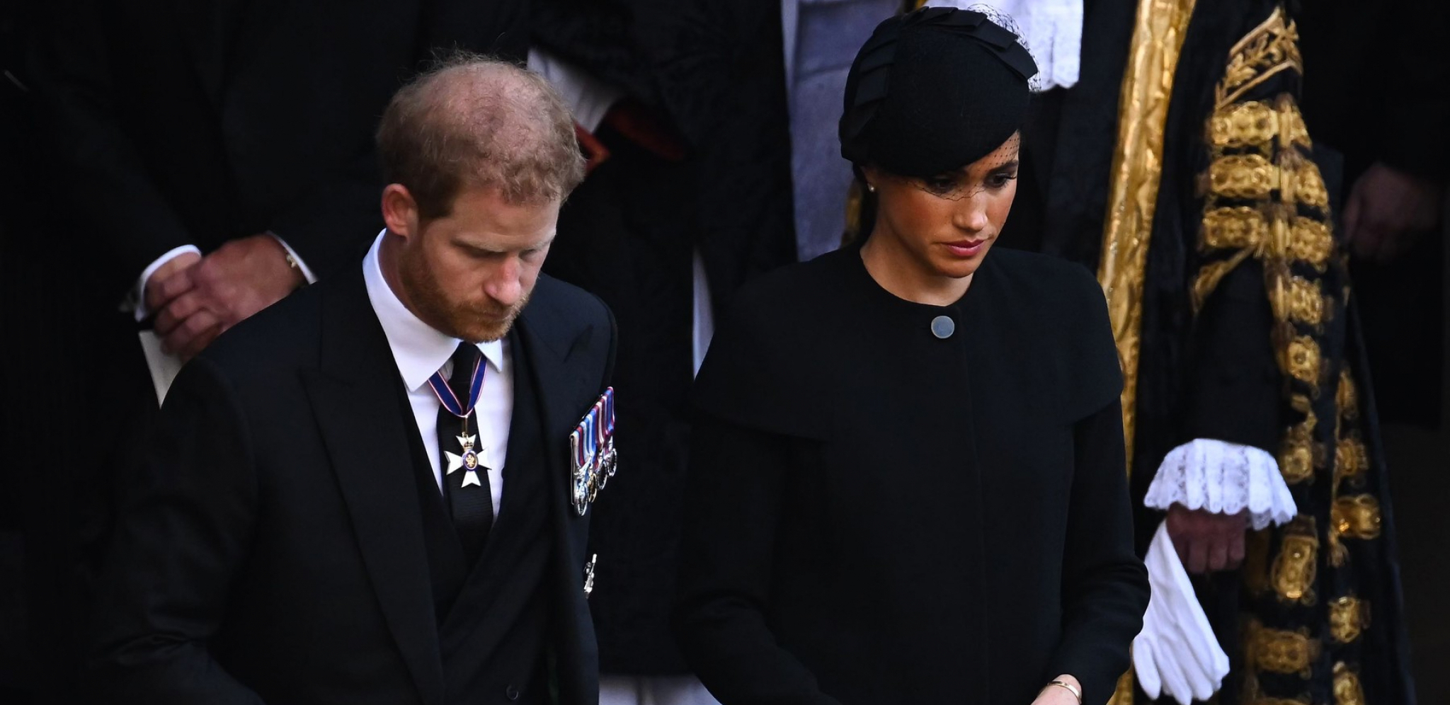 USAMLJENIJI NEGO IKAD Tužna istina o Hariju i Megan otkrivena na sahrani Kraljice