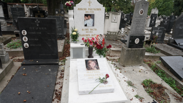 ISPUNJENA NJENA POSLEDNJA ŽELJA Otkriveno značenje ovog detalja na grobu Marine Tucaković (FOTO)