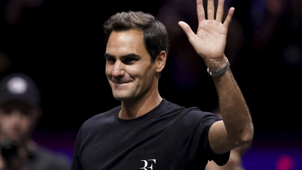 LUDO I NEZABORAVNO Evo gde je Rodžer Federer, izgleda da je tek sad počeo da uživa (VIDEO)