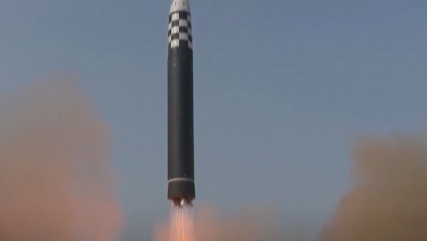 "NAPALI SMO SAD I JUŽNU KOREJU!" Pjongjang lansirao plotun raketa, pa izdai jezivo saopštenje!