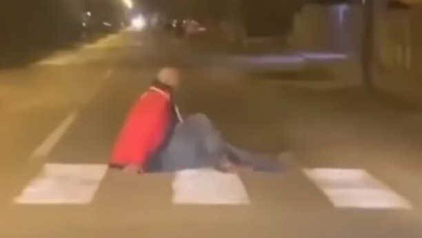 "SRAM VAS BILO!" Snimili čoveka kako prelazi ulicu u Veterniku i na njih se sručio sav bes interneta (VIDEO)
