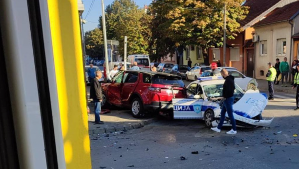 UDES U VALJEVU Policijsko vozilo potpuno uništeno (FOTO)