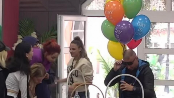 JA SAM FLUID Brendon i Smiljić dobili balone u bojama duge (FOTO)