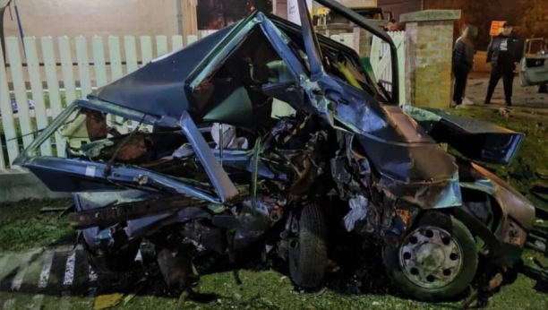 STRAVIČNA NESREĆA KOD OBRENOVCA BMW udario u tri parkirana vozila, vozači čudom preživeli! (FOTO)