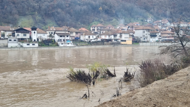 "SVE ŠTO SMO STICALI POPLAVA JE ODNELA" Poplavni talas trajaće još danas, najgore u Prijepolju gde preti nabujali Lim